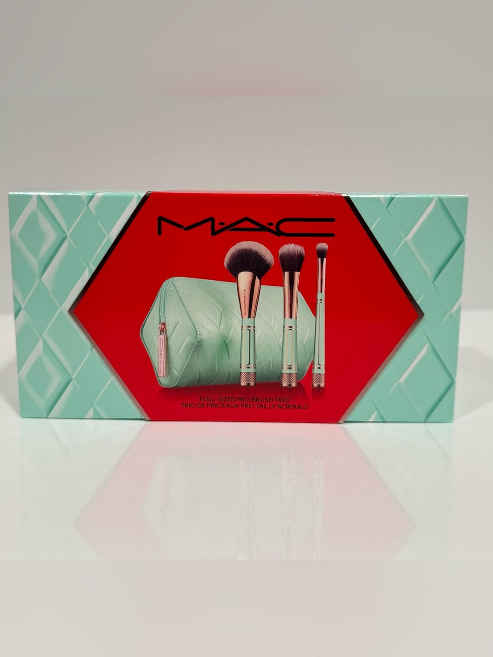 MAC 4-Piece All Trades Makeup Brush Gift Set – Holiday Exclusive New In Box - Picture 2 of 5